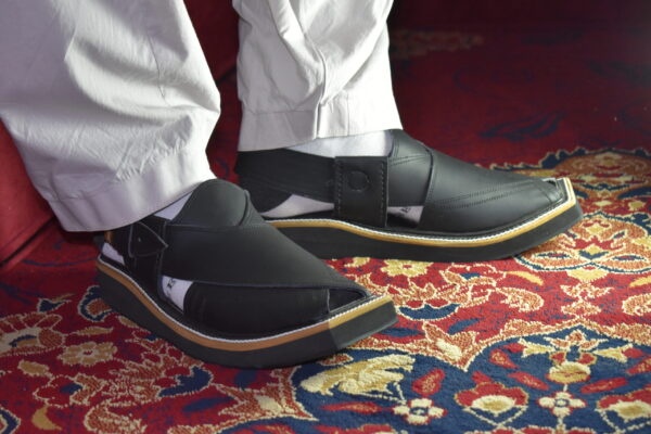 Elegant Black Kaptan Chappal - Image 2