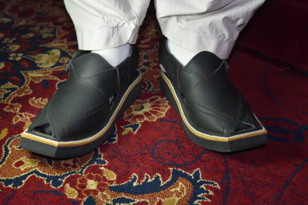 Elegant Black Kaptan Chappal - Image 8