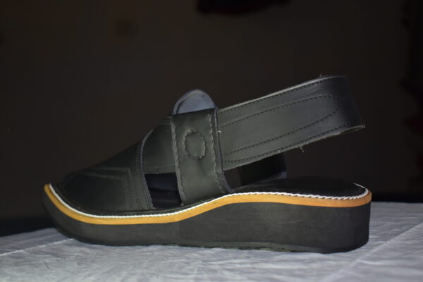 Elegant Black Kaptan Chappal - Image 6